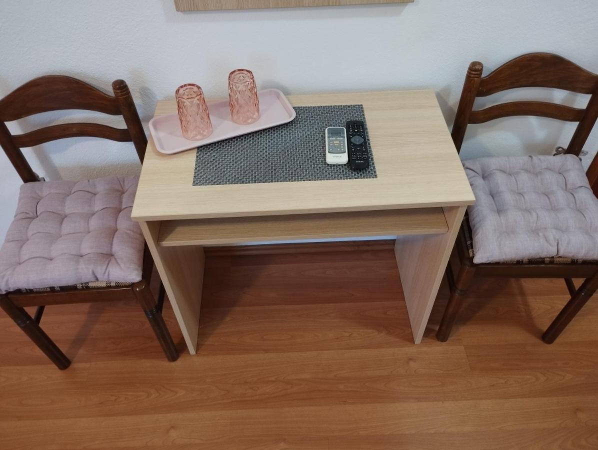 Soba Ivanka Niksic Karlobag Buitenkant foto